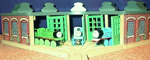 Das Eisenbahndepot mit Henry, Edward und Thomas