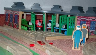 Edward und die Lokomotiven im Depot